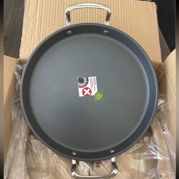 Princess House 13" Stainless Steel Round Griddle with Glass Lid - Picture 3 of 5